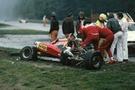 LauraLuthien86's tweet photo. #OnThisDay 1982, Hockenheimring 🇩🇪
Avvenne l'incidente che decretò la fine della carriera di Didier Pironi come pilota.
Il pilota si salvò e miracolosamente non perse l'uso delle gambe, martoriare dal duro impatto.
#F1 #Ferrari #Pironí https://t.co/xswBDsnUVF