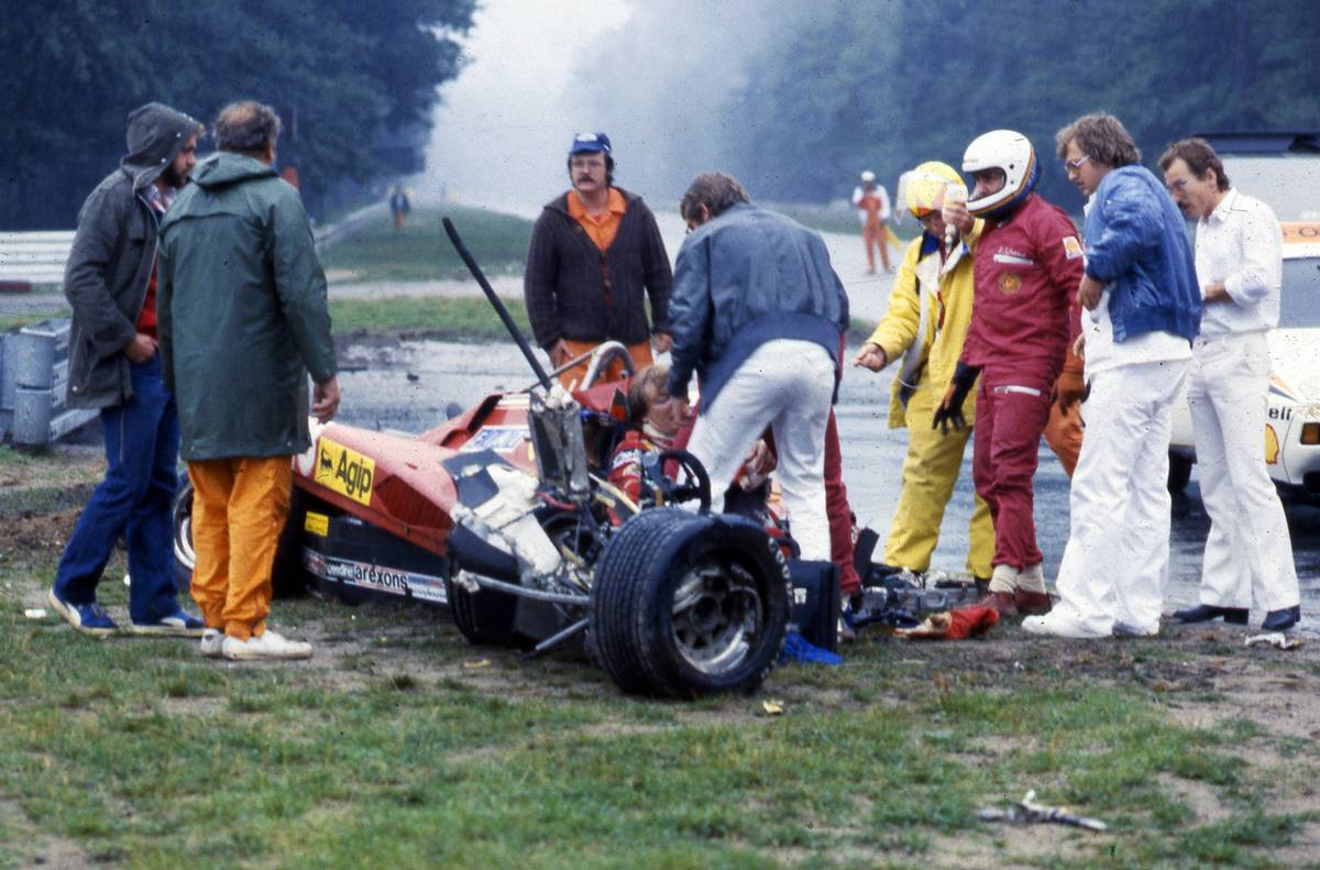 LauraLuthien86's tweet photo. #OnThisDay 1982, Hockenheimring 🇩🇪
Avvenne l'incidente che decretò la fine della carriera di Didier Pironi come pilota.
Il pilota si salvò e miracolosamente non perse l'uso delle gambe, martoriare dal duro impatto.
#F1 #Ferrari #Pironí https://t.co/xswBDsnUVF