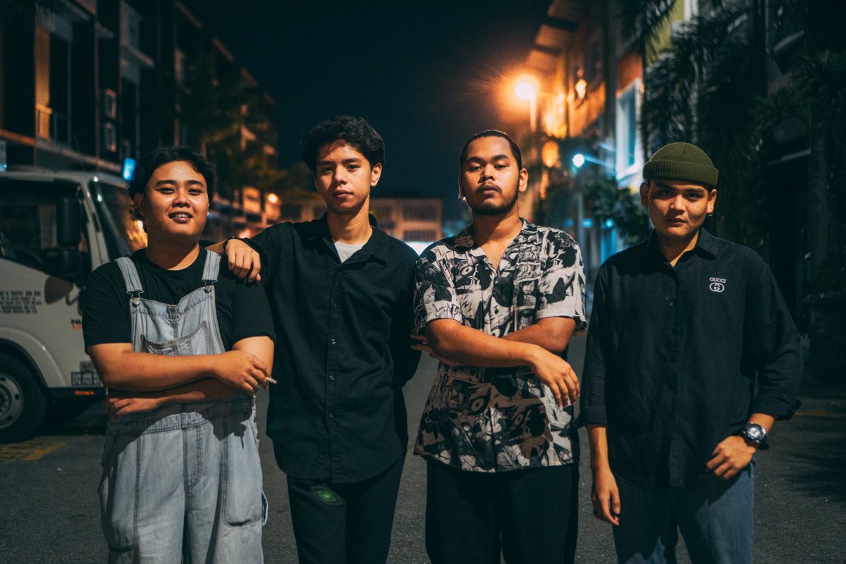 Sakitgusi_'s tweet photo. Adala sikit buat shooting gambar @arcticstatik follow band saya okay? Muah ciked. https://t.co/8og3nK1XVr
