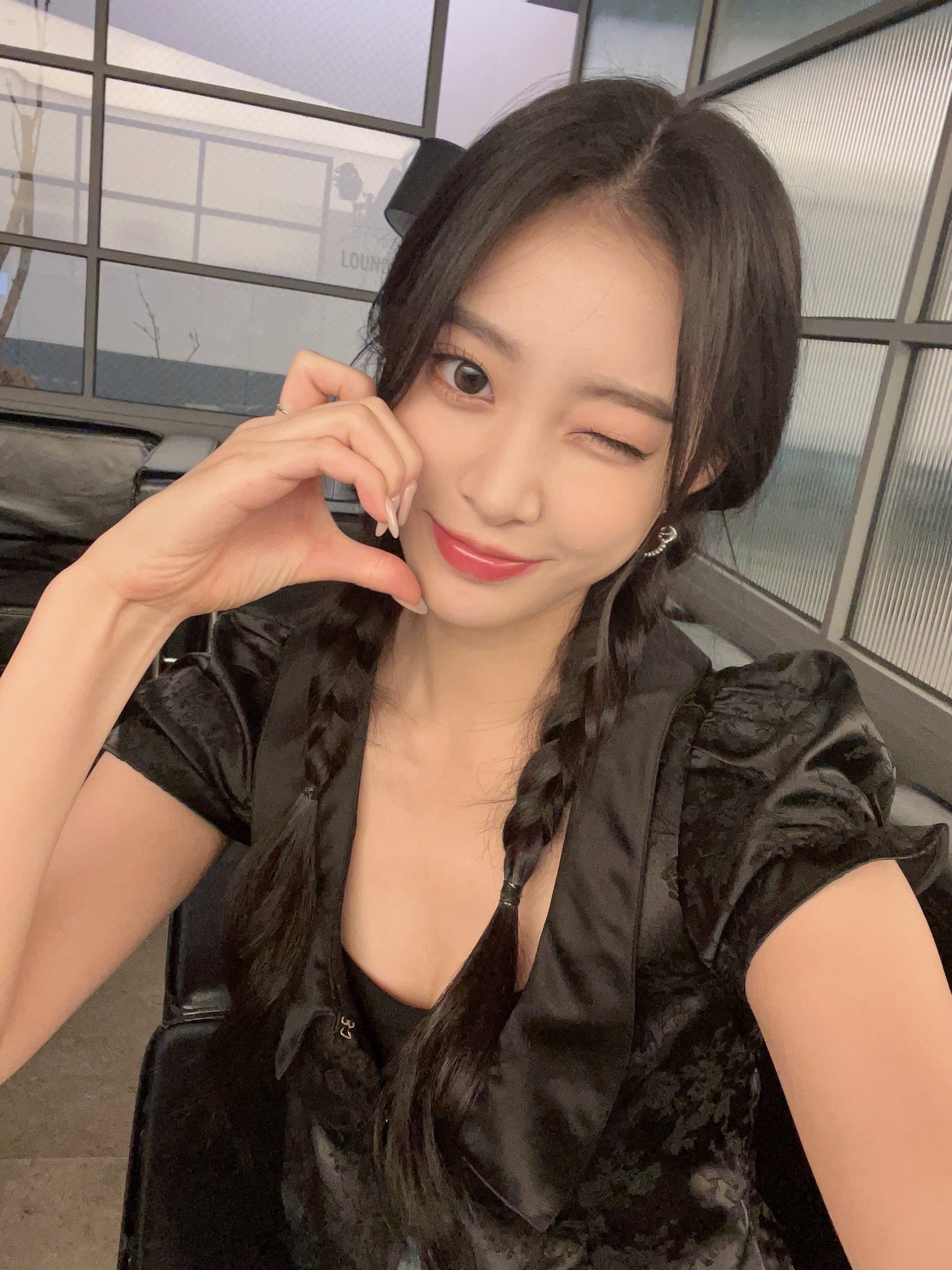 девушки киргизки. Cathryn li instagram. хон ынче le serafim. Hong eunchae lesserafim. Mixed idols.