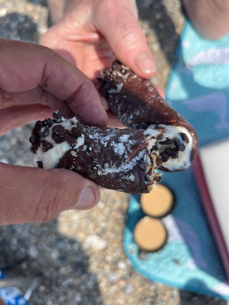 Beavertaillover's tweet photo. #USMC  #Vets #Foodie #Matunuck  #Happy   @TonytheTiger57   Good morning Anthony sweet memories  to start your week. ❤️😘😎❤️ https://t.co/nZozk0Zq2l