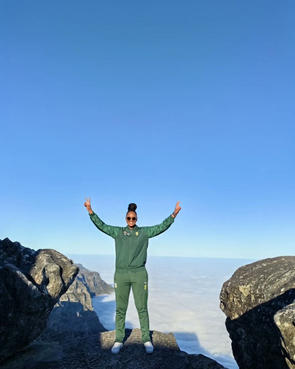 ChaukeDumisani1's tweet photo. ... And it's a wrap y'all πβπΎ
Closed it off with the Morning Live crew on top of Table mountain.
Great reminder that the even though the sun may set π it will rise again... π
Grateful for it ALL ππ½
#GCT (God. Country. Team.)
#ThisIsMyStory π¦
#MyStepsAreOrdered π£ https://t.co/RD5WKZHy0g