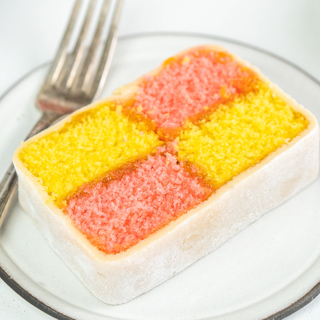 Battenberg - an English classic of fluffy checked sponge sandwiched together with jam and wrapped in thick almond marzipan.
A beautiful, flavourful cake that goes perfectly with a nice cup of tea.😋☕

kitchensanctuary.com/battenberg/
#kitchensanctuary #afternoonteaweek #foodie