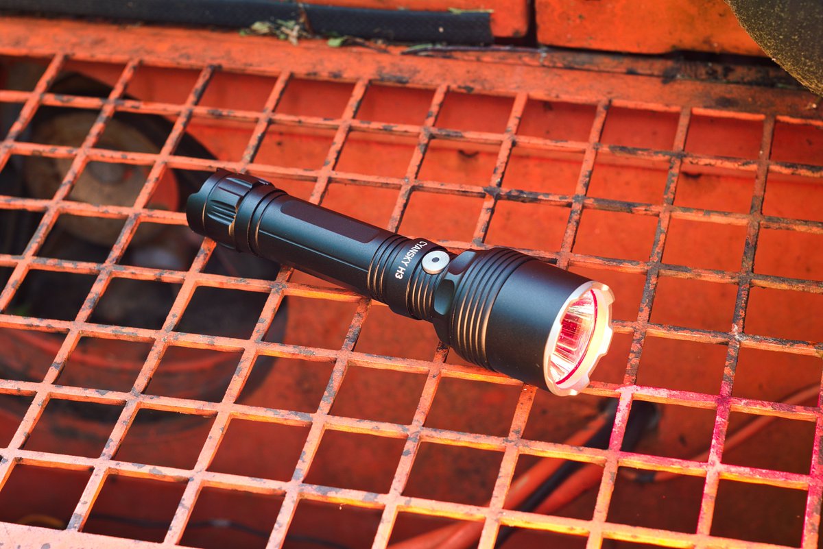 cyanskylight's tweet image. A flashlight designed for hunting with a novel patented built-in filter technology that can output white, red, and green light without requiring users to install additional filters - CYANSKY H3 V2.0.
#ledflashlight #outdoorlight #huntinglight