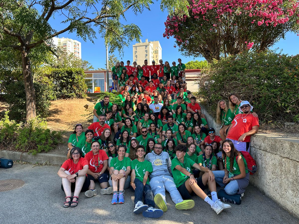Rosaespfi's tweet photo. La #JMJ2023Lisboa me deja momentos inolvidables, jóvenes que buscan a Cristo. Acompañantes comprometidos en ser testigos de que merece la pena seguir a Jesus. @Pontifex_es nos animó. Su mensaje nos  lo llevamos en el corazón @hijasdejesus_es @jesuitinas @HijasdeJesusPJV https://t.co/ACPsM3B4rw