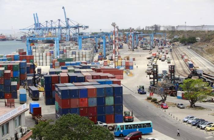 globaltrackSA's tweet image. Kenyan president promises reform of Mombasa port

#kenya #mombasa #crossbordertransport #globaltrackDUO #webtrack #crossbordertrade #export #import #roadfreight

logupdateafrica.com/shipping/kenya…