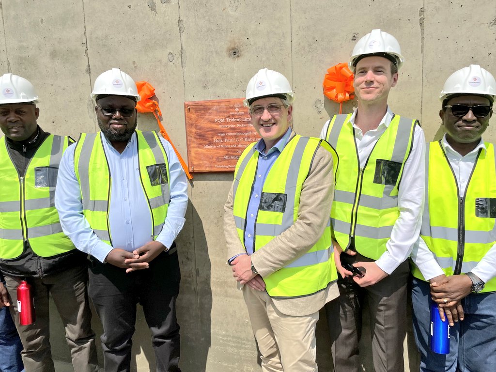 #Zambia soon to have Africa's biggest nickel mine!

Opened @FqmZambia's new nickel concentrator with 🇿🇲 Minister Mines & @tradegovAfrica. Nickel vital for EV batteries & clean energy transition. ♻️

New investment means more 🇿🇲 jobs & more 🇿🇲 tax revenue.

🇿🇲🇬🇧#GreenGrowthCompact