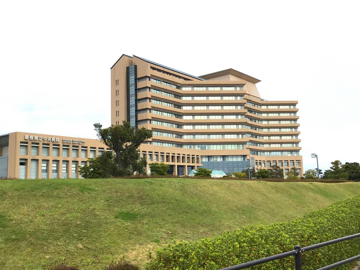doctor__map's tweet photo. ◆島���県立中央病院 
＜口コミ紹介＞ 出雲バイパス沿いにあるとても印象的な病院です。まだ、新しくスタイリッシュなデザインで、屋上にはドクターヘリが離着陸するヘリポートがあります。  
https://t.co/aNco1AHWG3
#ドクターマップ #ホームメイトリサーチ https://t.co/Lqhc6MUMaR