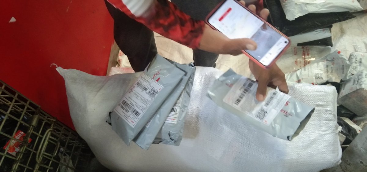 angellatinn's tweet photo. #gellatinupdates ‼️

good afternoon buyers! already dropped off 8 parcels today, tysm for patiently waiting https://t.co/pK6NqaDYur