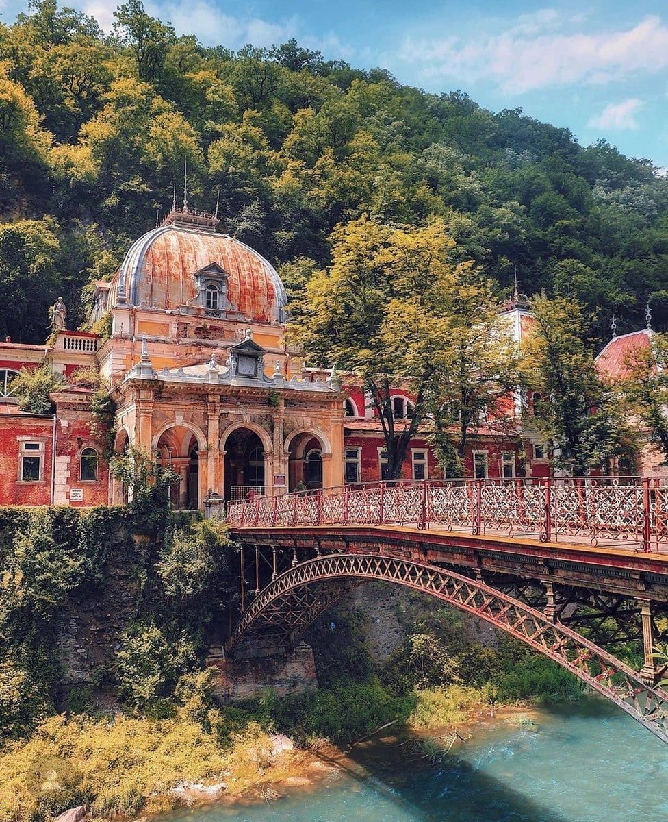 Travel_2Romania's tweet photo. Baile #Herculane is the oldest resort in #Romania &amp;it is situated in the south-western part of the country.
The resort is located on an ancient volcanic fissure, in the National Park "Valea Cernei-Domogled".The city has a very long&amp;rich history,around 200 years
#DiscoverRomania https://t.co/D9sMJgzqys