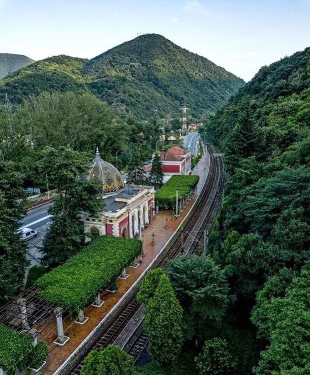 Travel_2Romania's tweet photo. Baile #Herculane is the oldest resort in #Romania &amp;it is situated in the south-western part of the country.
The resort is located on an ancient volcanic fissure, in the National Park "Valea Cernei-Domogled".The city has a very long&amp;rich history,around 200 years
#DiscoverRomania https://t.co/D9sMJgzqys