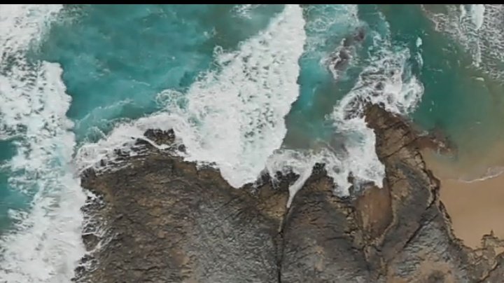 "... del greco mar da cui vergine nacque
Venere, e fea quelle isole feconde
col suo primo sorriso, onde non tacque
le tue limpide nubi e le tue fronde..."

Ugo Foscolo 

Immortali parole, immagini stupende, e la magica musica dell'amico <a href="/PetrosVanRipper/">Petros Van Ripper</a> 

youtu.be/t1Gf_wZFce0