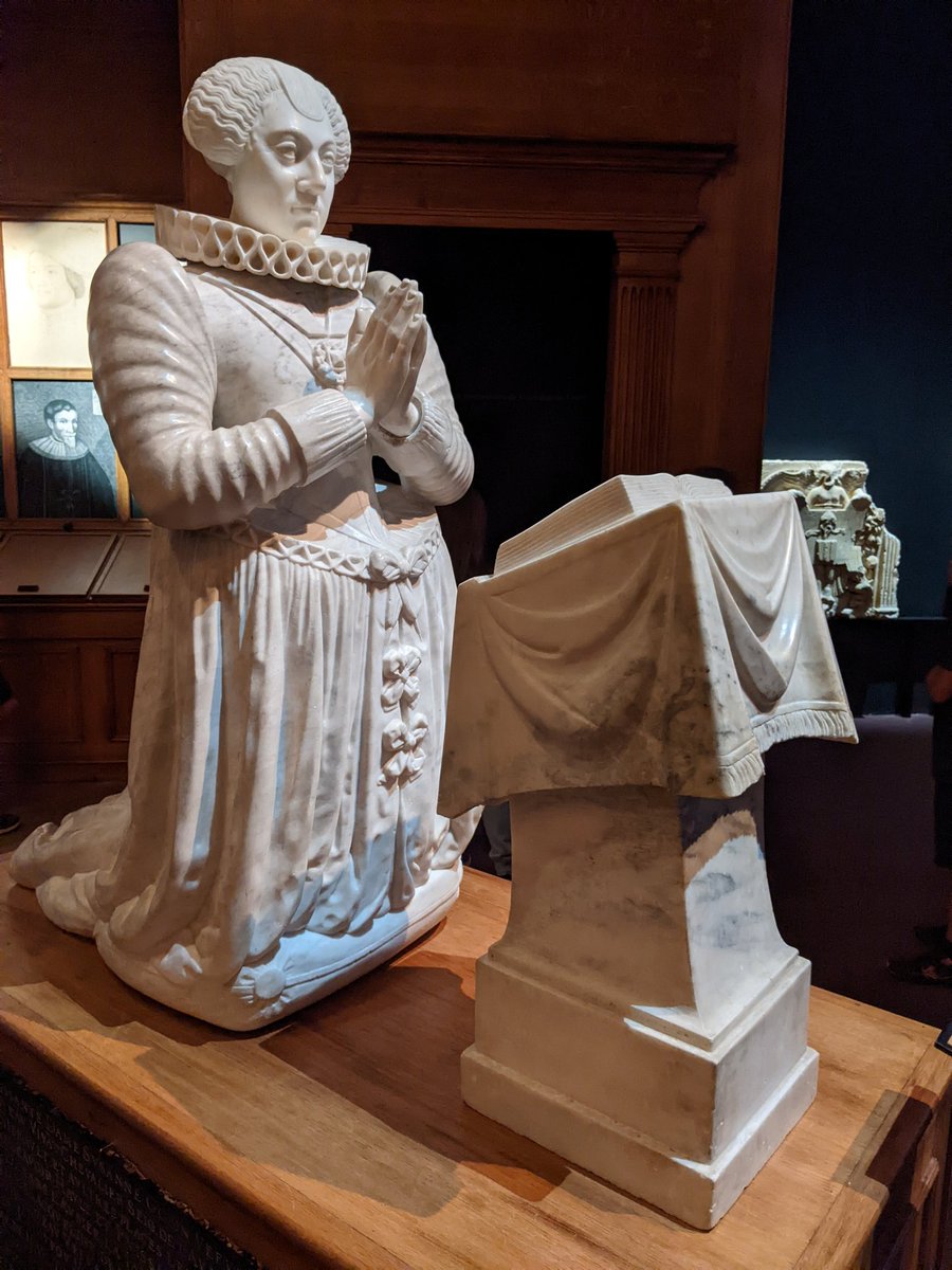 BooksTeaFilms's tweet photo. Suzanne Tiraqueau, who has travelled around! Originally in Demant chapel, her tomb was destroyed in the Revolution. The statue was taken to the castles of Terre-neuve, then Court d'Aron. Now in the Historiale de la Vendée. 17th century. 
#MonumentsMonday https://t.co/gM6L3WXdLN
