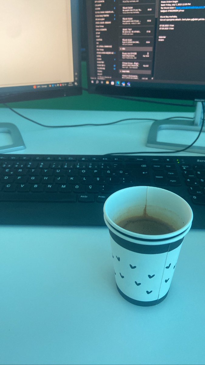yaserdemrr's tweet photo. @zehraaekenn İşimizde gücümüzdeyiz, akşama kamyonet şöförüne evrilmiş oluruz 😅😅 https://t.co/I5AuzsdKHq