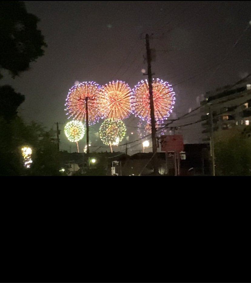 geturei4notuki's tweet photo. ぐっあふたぬーん！

さいきん、あちこちでドーン💥ドーン💥！ってカミナリさまが鳴ってるですね。

かーちゃんはわざわざ、カミナリさまを見に行ったですよ。
し〜んじられなぁ〜い！😱

週末は賑やかでした。☺️
ボクちんは いつもと変わらないですけどね😙 https://t.co/7p4hjAlKoy