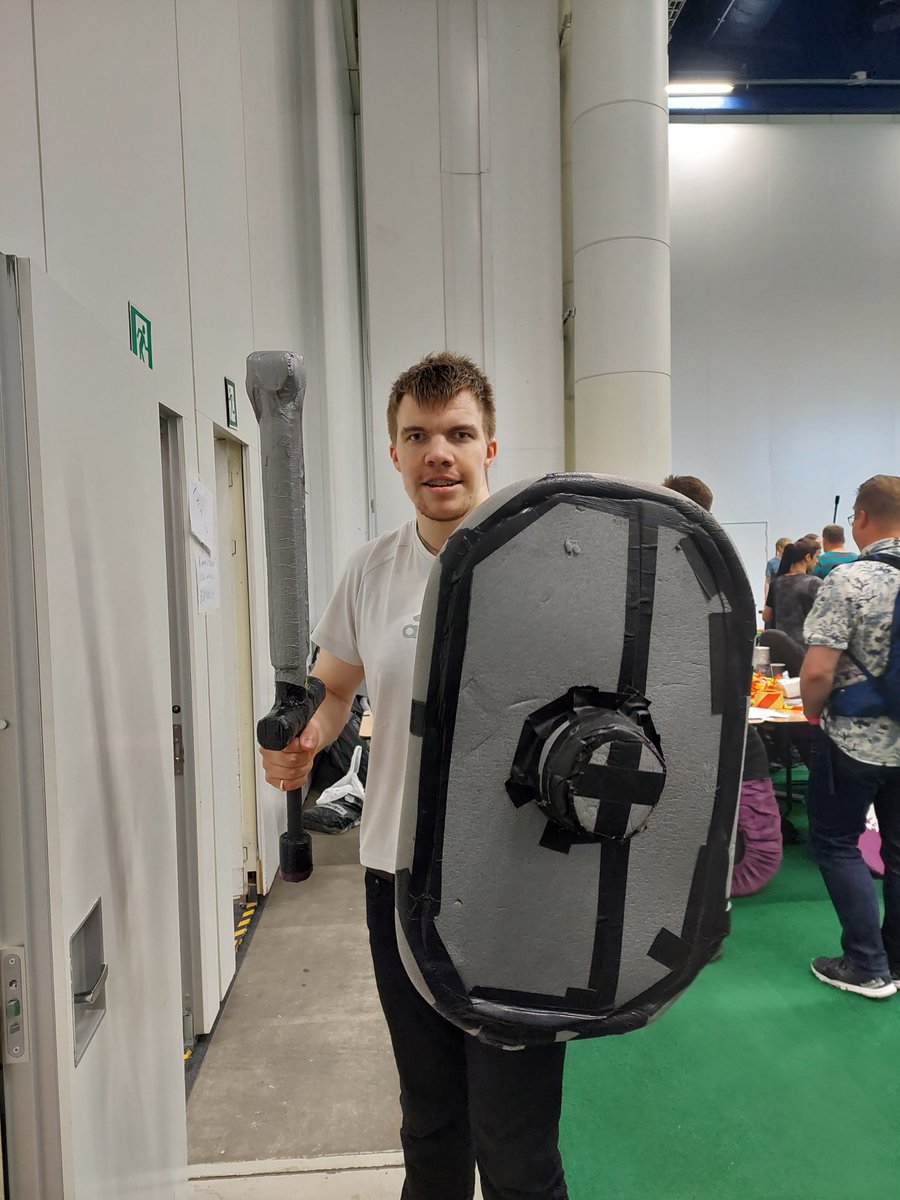 Minä yli viikko sitten taistelemassa Boffauksessa roolipeliaiheisessa Coni-tapahtumassa Ropeconissa Helsingissä Pasilassa./Over a week ago, me fighting in Boffaus at the role-play themed Coni event at Ropecon in Pasila Helsinki.
#boffaus #Ropecon
