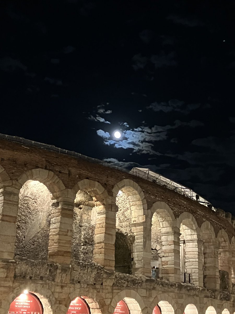 CliveMyrieBBC's tweet photo. Starry night over Verona’s ancient amphitheatre. #veronaopera #rigolletto #verdi https://t.co/Jl1nqYCIqj