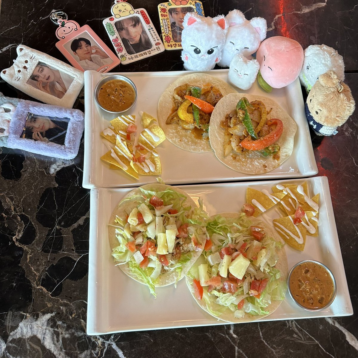 📍감성타코

#이재현_치킨이다가아니야
#영훈아_빵빵하게_먹어
#황제님을_위한_메뉴판
#ㄷㅂㅇㅈ