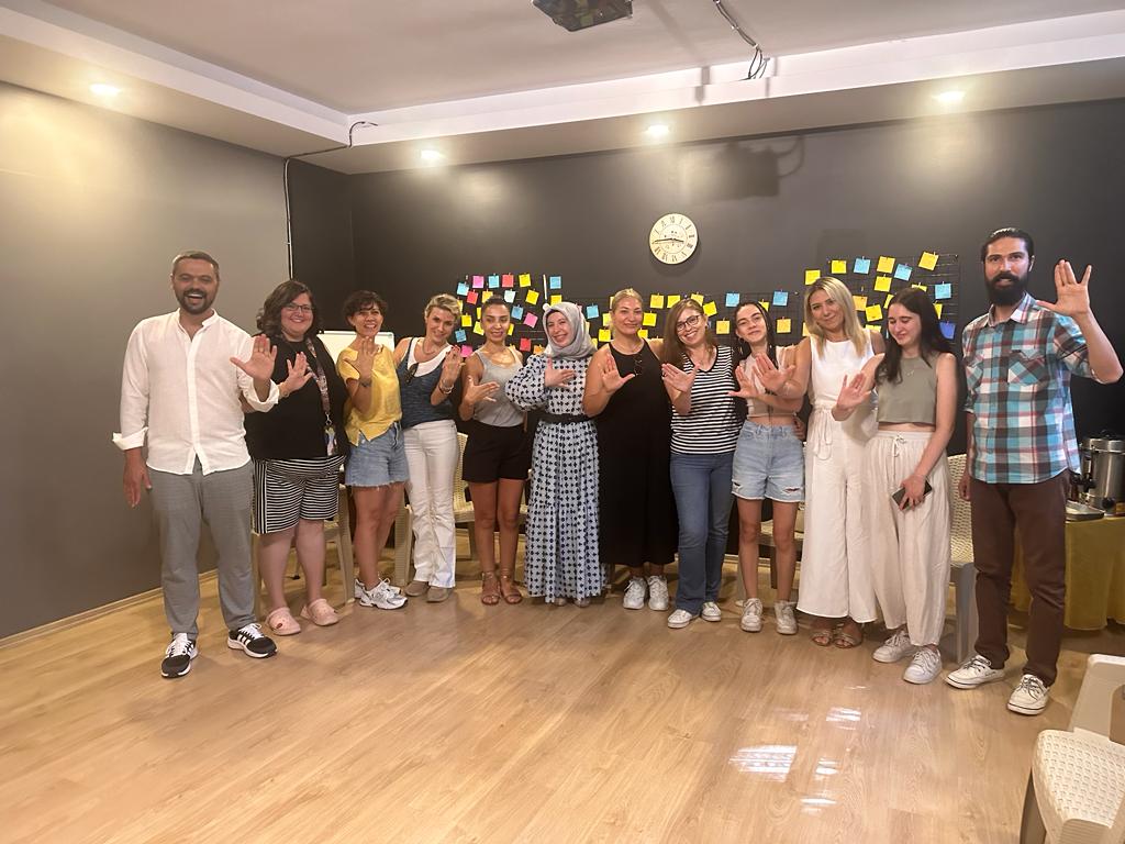 ugurbocekleri's tweet image. Ankara Bölge Liderimiz Batuhan Kürkçü&apos;nün daveti ile Uğur Böceklerimizle bir araya gelerek toplantı gerçekleştirdik. Keyifli ve verimli geçen toplantımızda misafirperverliği için Batuhan Kürkçü&apos;ye çok teşekkür ediyoruz. 💯👏🐞
@batuhan.kurkcu
#uğurböcekleriderneği #ankarabölge