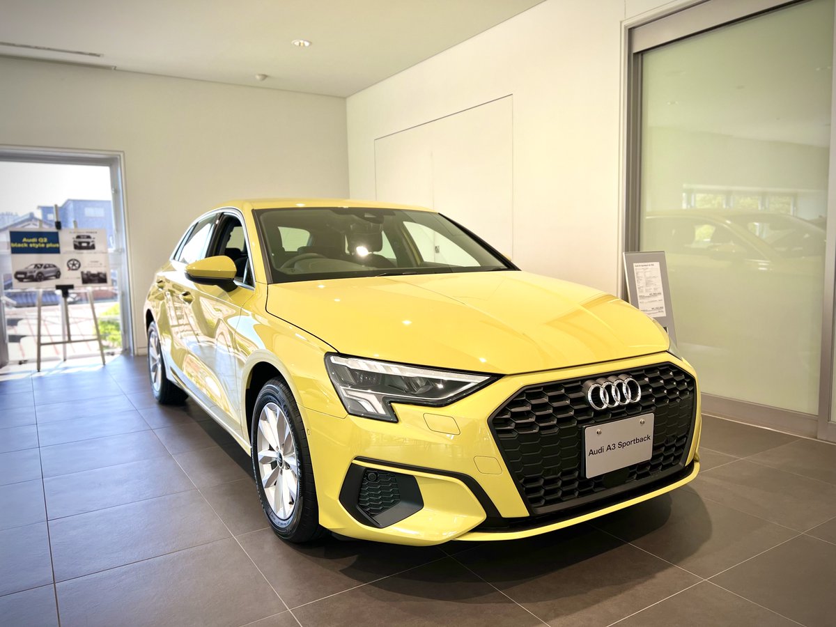 AudiEdogawa's tweet photo. ◻︎◼︎New 展示車情報◼︎◻︎
Audi A3 Sportback 30 TFSI
#パイソンイエローメタリック

華やかなボディーカラーが目を惹く1台✨
最新のMMI搭載でシンプルかつスタイリッシュな
インテリアも必見です🚗
皆さまのご来店をスタッフ一同、心よりお待ちして
おります。

#audi江戸川 #a3sportback https://t.co/t4EVL2hCNb