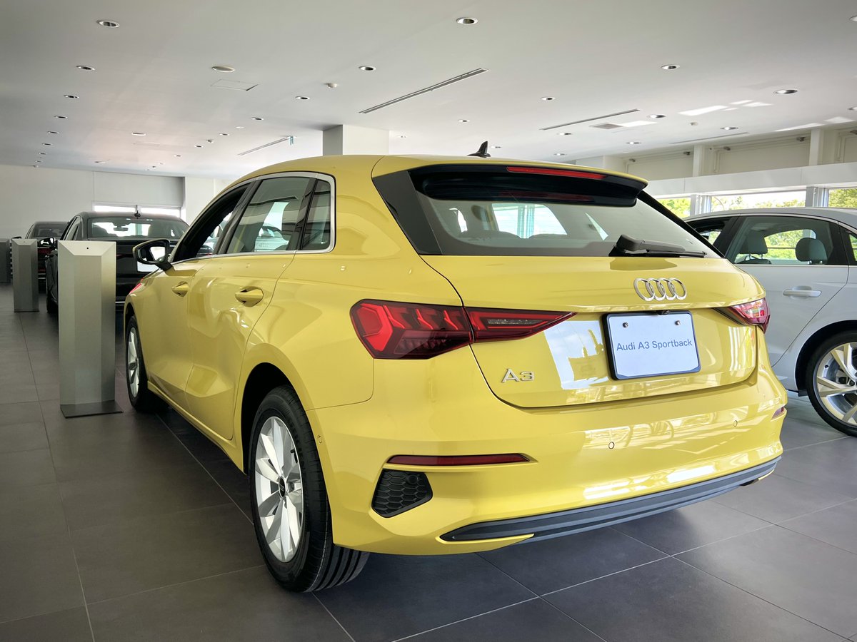 AudiEdogawa's tweet photo. ◻︎◼︎New 展示車情報◼︎◻︎
Audi A3 Sportback 30 TFSI
#パイソンイエローメタリック

華やかなボディーカラーが目を惹く1台✨
最新のMMI搭載でシンプルかつスタイリッシュな
インテリアも必見です🚗
皆さまのご来店をスタッフ一同、心よりお待ちして
おります。

#audi江戸川 #a3sportback https://t.co/t4EVL2hCNb