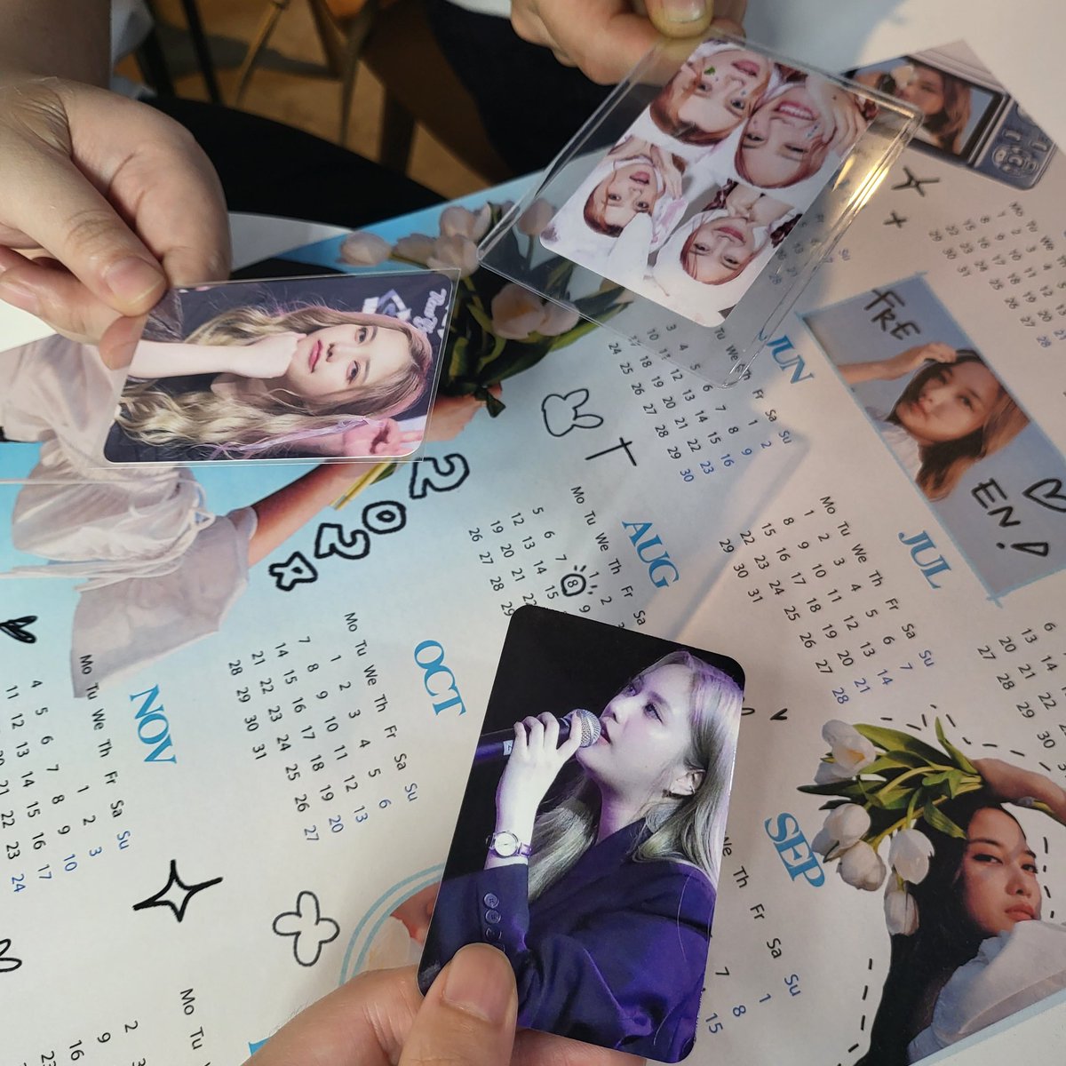 FreenHolicka's tweet photo. 프린이 생카 예절샷~🥰
멀리서 프린이 생일을 축하하러 와주신 분들😍
@oneill_onelove 
@kimfreen8898 

#여름은_언제나_프린이의_계절
#ForeverWithFreen 
#srchafreen https://t.co/od1kdFNbY0
