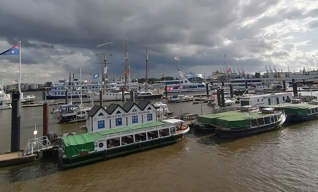 Poko_Institut's tweet photo. Diese Bilder sind letzte Woche während eines Seminars in Hamburg entstanden. Die Hafenmetropole ist aufgrund ihrer vielen Sehenswürdigkeiten und besonderer Atmosphäre immer einen Besuch wert.

Habt ihr auch Lust auf eine Seminar in Hamburg? 
https://t.co/OtVtVg5yj7 https://t.co/gVnwJGH7Cn