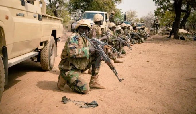_AfricanSoil's tweet photo. Africa | Algeria, Burkina Faso, Mali also shutdown their Airspace 

Algeria told France "No, we can't let you use our airspace to go attack our neighbouring country"

Lol! This is getting interesting. It's like a movie 🤭

West Africa is not playing! 🔥 https://t.co/E78ogrudJx