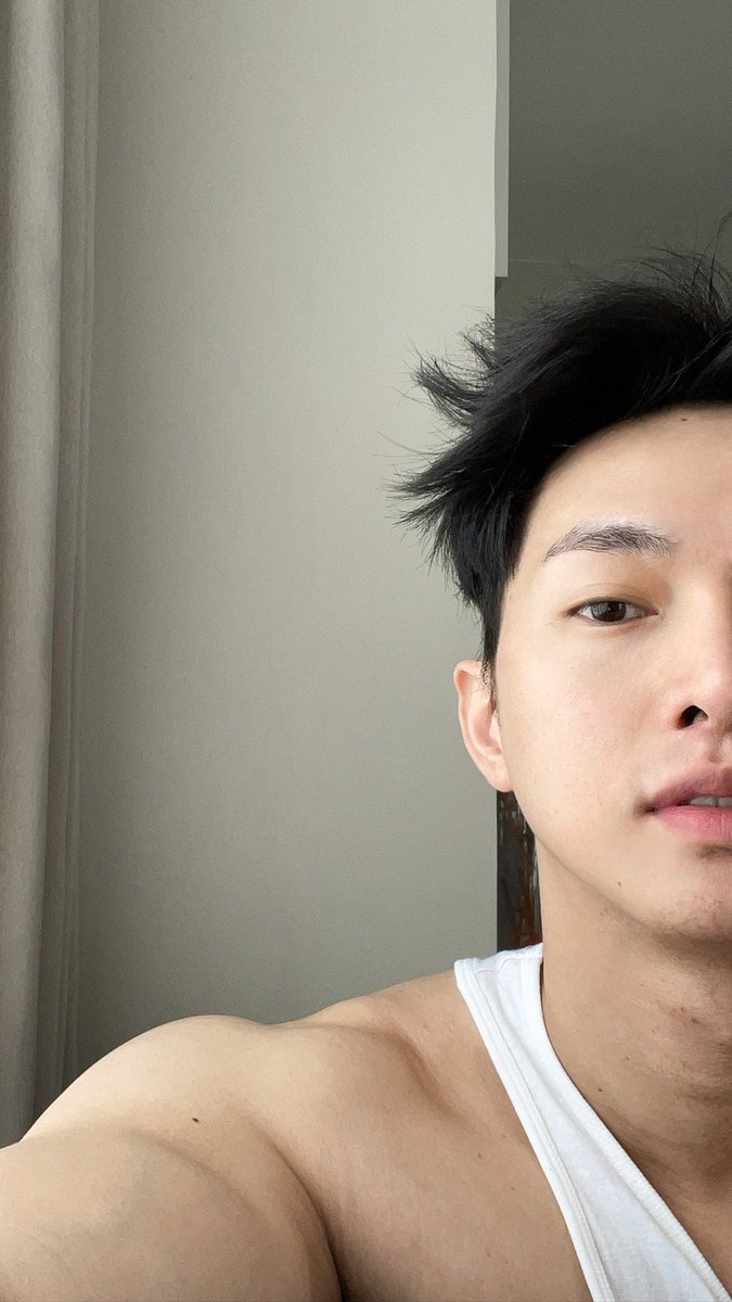 iamlarbs's tweet photo. mondayy https://t.co/3Jd6eOPCJQ
