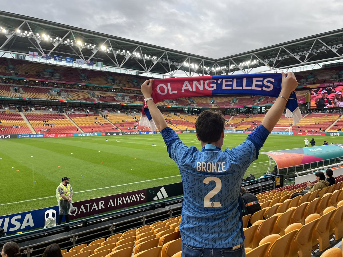 Ready. #COMEONENGLAND 🏴󠁧󠁢󠁥󠁮󠁧󠁿🤩💪 @LucyBronze @OLAngElles