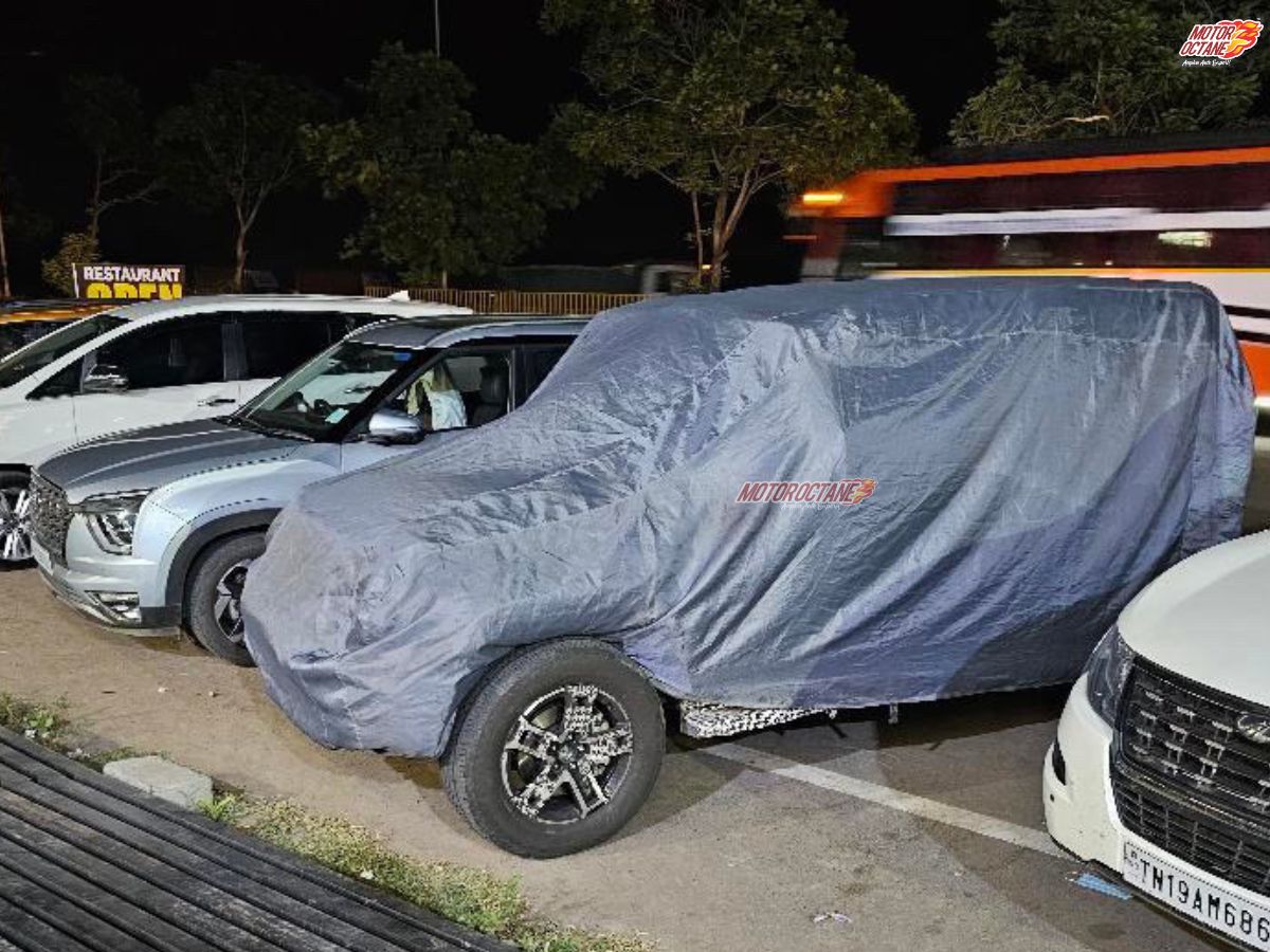 ftshubham_rao's tweet image. &quot;Mahindra Thar 5-door spotted with two layers of camoflauge🤭&quot;

Just kidding for better spy shots -

Also, like the massive road presence of the Thar 5-door?
#Thar #Thar5Door 
#Mahindra 
📸 Source-motoroctan