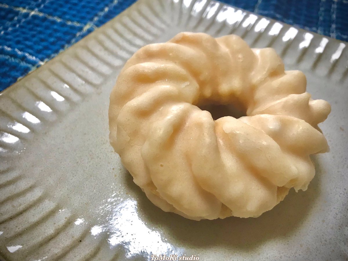 ToMoKi_studio's tweet photo. セブンイレブンのフレンチクルーラーに

レモンなんてあったんだね

初めて食べたけど

レモンの感じもしっかりあって

美味しかった🍋 https://t.co/4xTuMlLLb6