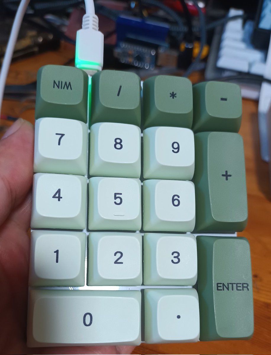 okiraku_camera's tweet photo. あっさり動きました。
Gateronのks-33使ってます。ロープロファイルのキーキャップ待ち。
#Ch55xduino #arduino かな。 https://t.co/UKtB18LvWp