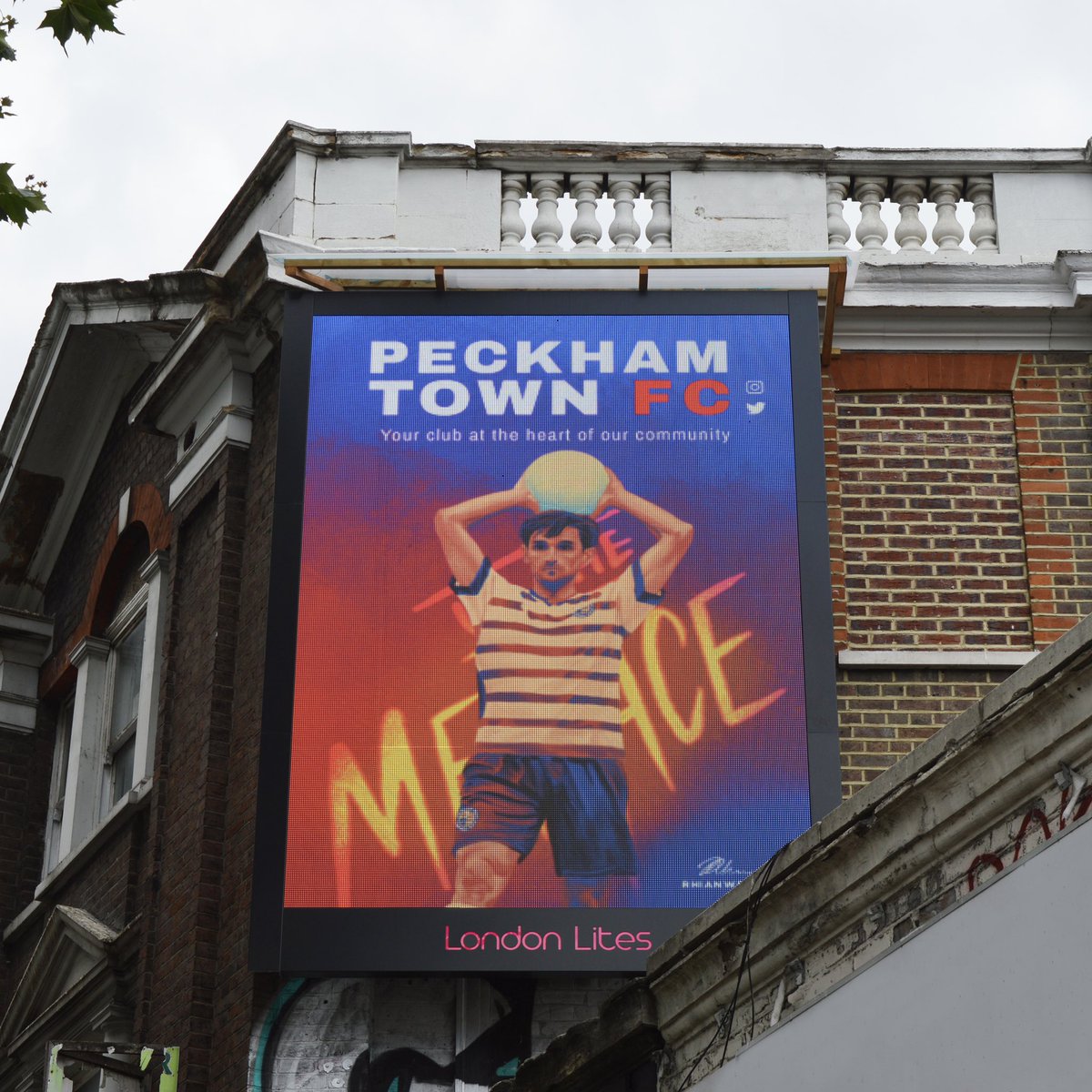 RhianWellArt's tweet image. New season, new creative work for @PeckhamTownFC featured on a digital billboard located on Peckham High Street, SE London. 🎨

Your club, our community. 🔴🔵
