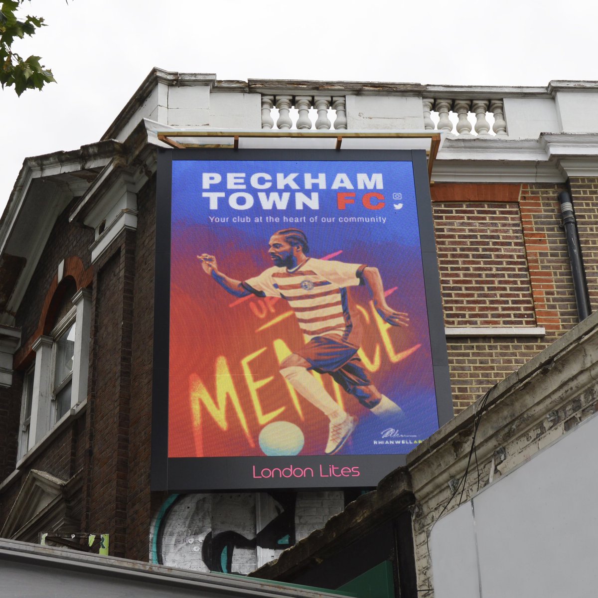 RhianWellArt's tweet image. New season, new creative work for @PeckhamTownFC featured on a digital billboard located on Peckham High Street, SE London. 🎨

Your club, our community. 🔴🔵
