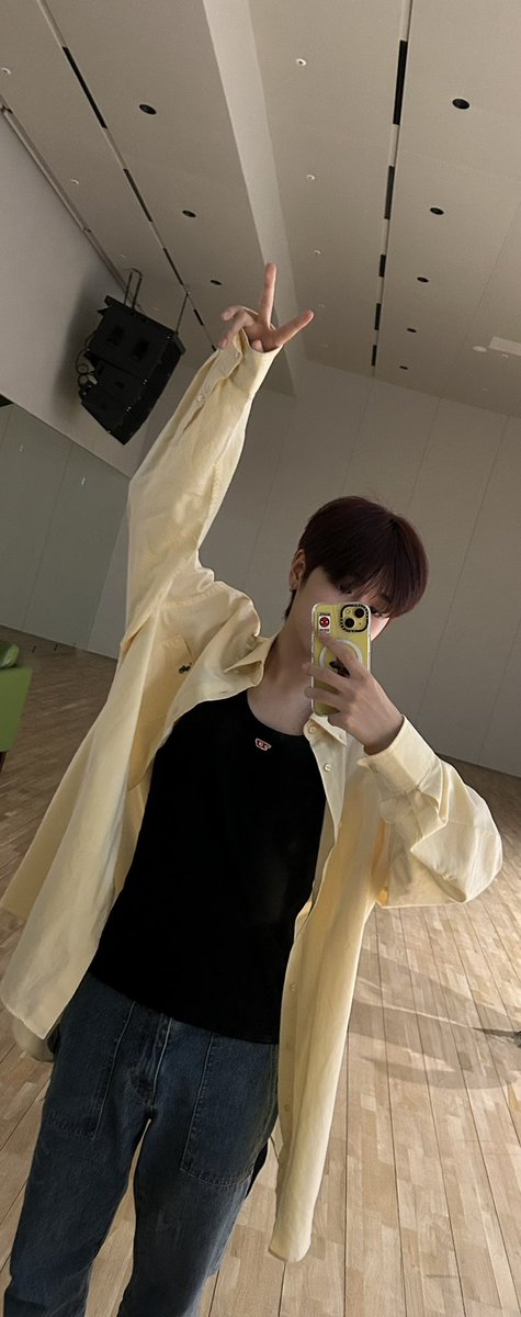 월요요정 등장😛
오랜만에 꺼내 입어 본 셔츠~ 💛 
오늘은 모자x 
#BOYNEXTDOOR #RIWOO #리우