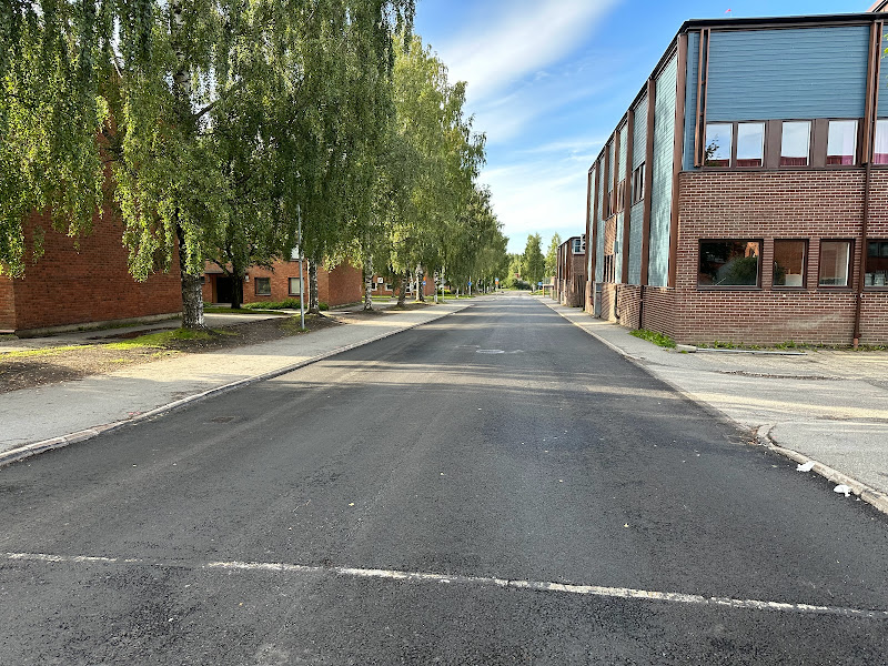 'Embracing tranquility in Umeå ☁️🚶‍♀️ Capturing the beauty of this peaceful city with its cloudy skies and deserted roads. #Umeå #Cityscape #SereneVibes' 🌇✨ 
#LakesideViews 
 #NaturalBeauty #LakeCityVibes #travelgoals #exploretheworld #travelmore #swedendiaries #sweden #umeå