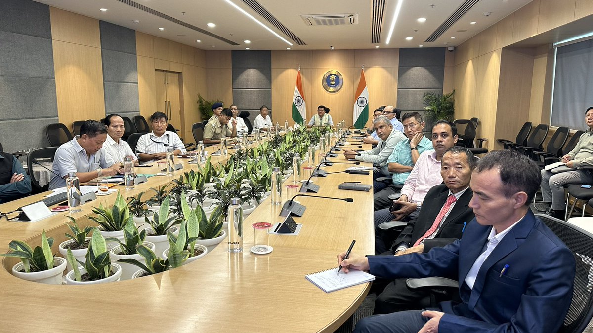 PemaKhanduBJP's tweet photo. We can never forget our heroes who have made great sacrifices in service to our country. 

The nationwide ‘Meri Maati Mera Desh’ programme being celebrated between August 9 and 14, is a befitting tribute in recognizing and celebrating our countless heroes. 

All senior government officers and Deputy Commissioners have been instructed to make the programme a grand success. 

The objective is not to remember our heroes only on special days, but throughout the year.