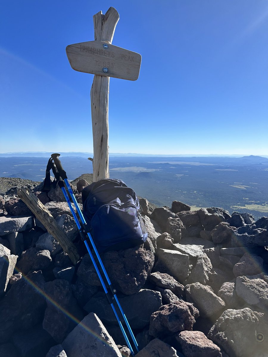 kingchiru15's tweet photo. @AllTrails @allrounder1008 @ArizonaTourism @AZStateParks Hiking Trail 32. 
#HumphreysPeak, the highest peak/natural point in Arizona - Done ✅ 
64th prominent summit in US. 

Wrote a small piece about my experience. 😊 

#HighestPoint #Flagstaff #Arizona #SanFranciscoPeaks #HighestSummit #KachinaPeaksWilderness 
Part 1. https://t.co/6rQfytlVhJ