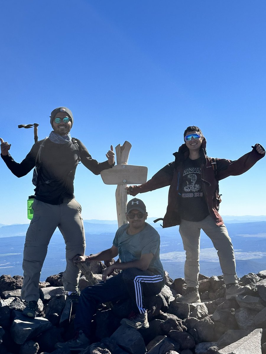 kingchiru15's tweet photo. @AllTrails @allrounder1008 @ArizonaTourism @AZStateParks Hiking Trail 32. 
#HumphreysPeak, the highest peak/natural point in Arizona - Done ✅ 
64th prominent summit in US. 

Wrote a small piece about my experience. 😊 

#HighestPoint #Flagstaff #Arizona #SanFranciscoPeaks #HighestSummit #KachinaPeaksWilderness 
Part 1. https://t.co/6rQfytlVhJ