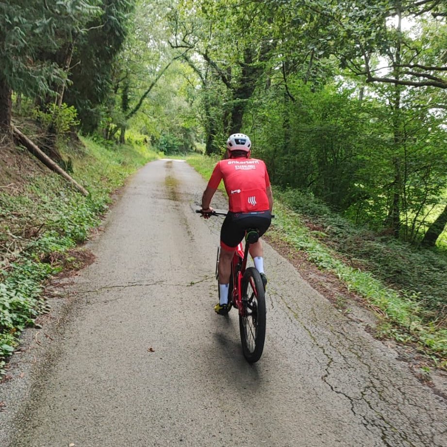 EnkarterriBike's tweet photo. ¡Se acercan los días clave! 🚵💚

A partir de mañana, hasta el 11 de agosto, 𝙣𝙤 𝙩𝙚 𝙥𝙞𝙚𝙧𝙙𝙖𝙨 𝙡𝙖 𝙫í𝙖 𝙫𝙚𝙧𝙙𝙚.

50 km de terreno 100% ciclista 🚵‍de la mano de #EnkarterriBike que te dejarán impresionado/a 😍.

#bilbao #bizkaia #euskadi #ciclismo #cicloturismo https://t.co/0q1psS7KXm