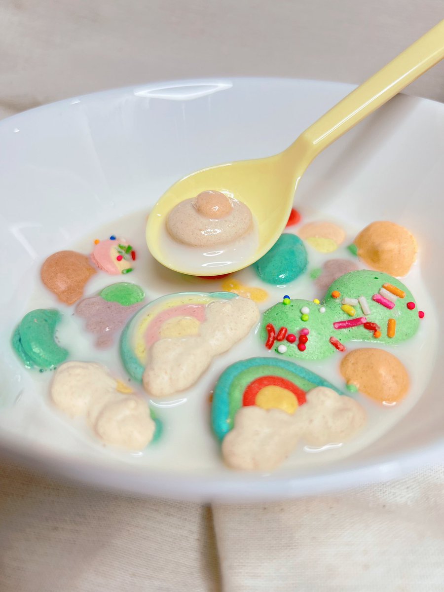 PPIMMYY's tweet photo. 🥣🌈☁️มากาเรียลสุดน่ารัก คือมาการองที่มาในรูแบบซีเรียล หอมกลิ่นอัลมอน สุดๆๆ รสชาติหวานกำลังดี กินเพลินๆคนเดียวหมดห่อเลย https://t.co/b8dtYFMfWt