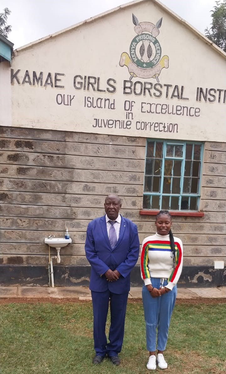 CrimeSiPoaKenya's tweet photo. Returning citizen Principal Bonventure Mukhwana accompanied our #PrisonsandReintegration Progs Manager Flavier Mwika to Kamae Girls Borstal to share his personal story that led to his incarceration and give them hope. This is what we call sharing knowledge 
@PrisonsKe https://t.co/XDXDOaUr2U