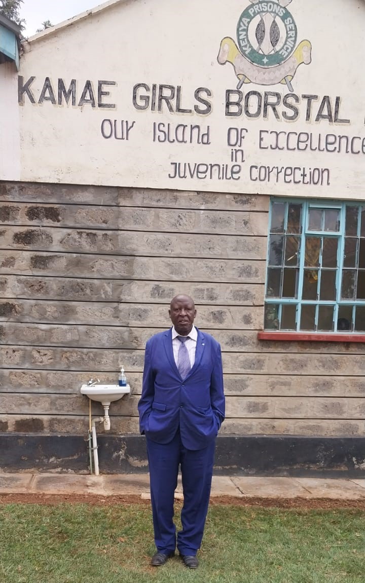 CrimeSiPoaKenya's tweet photo. Returning citizen Principal Bonventure Mukhwana accompanied our #PrisonsandReintegration Progs Manager Flavier Mwika to Kamae Girls Borstal to share his personal story that led to his incarceration and give them hope. This is what we call sharing knowledge 
@PrisonsKe https://t.co/XDXDOaUr2U