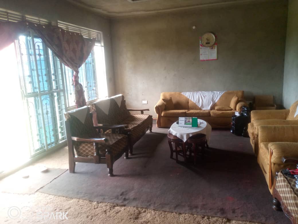 shukranproperty's tweet photo. House 🏠 for sale in kira kitukutwe. #5bedrooms #4bathrooms sitting dining kitchen on #30Decimals ready title at #350millions..
Call 0706592177 https://t.co/cuvKZjdUoz