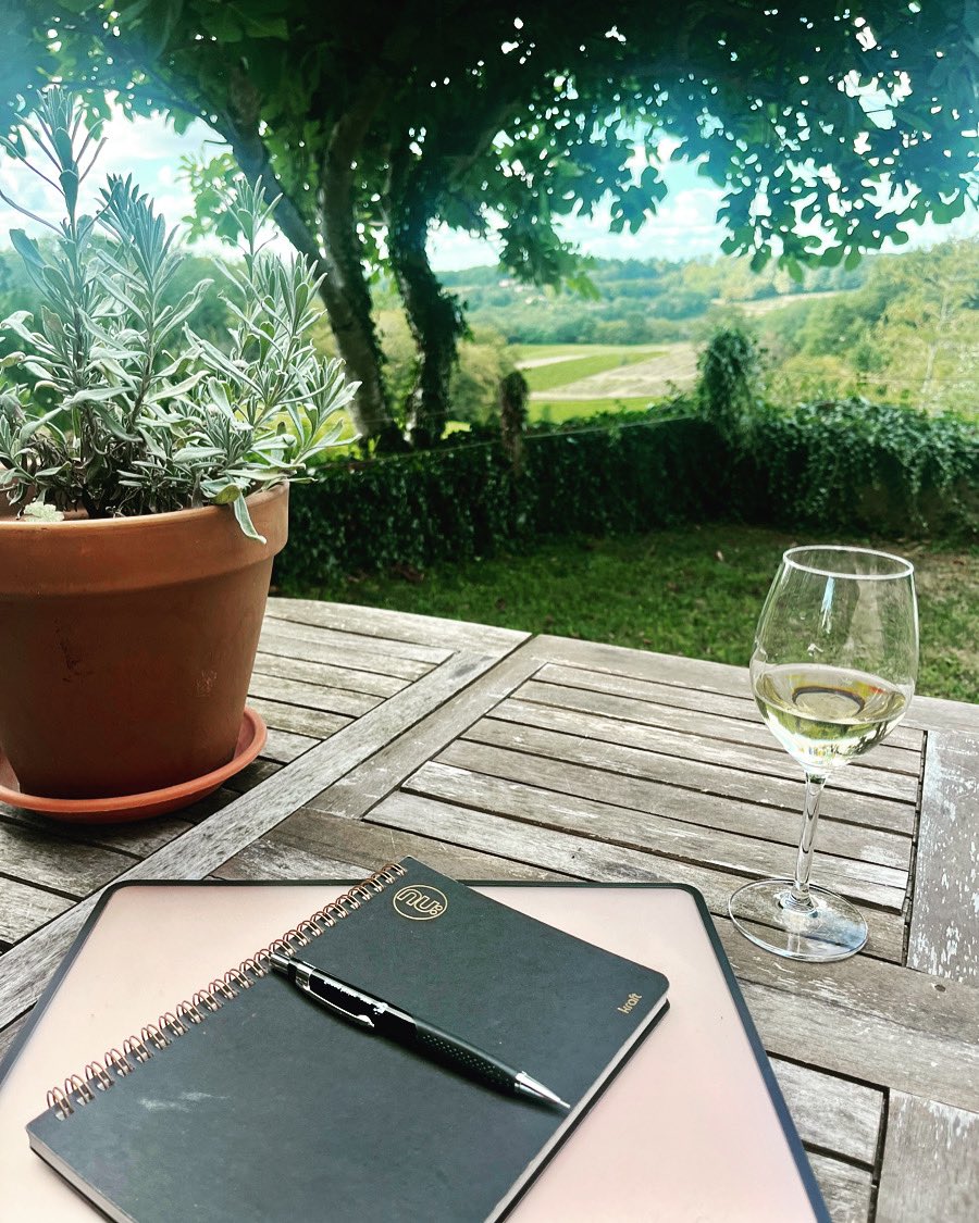 goldennotebook's tweet image. Je suis arrivée! 🇫🇷 Ready to start my immersion course this week in #Bordeaux with @lifeinfrench.bordeaux ! 

#FrenchCourse #FrenchImmersionCourse #FrenchLessons #FrenchTutor #FrenchLife #FrenchLearning #Frenchstudent #FrenchImmersion #FrenchImmersionSchool #LearnFrench #Learning