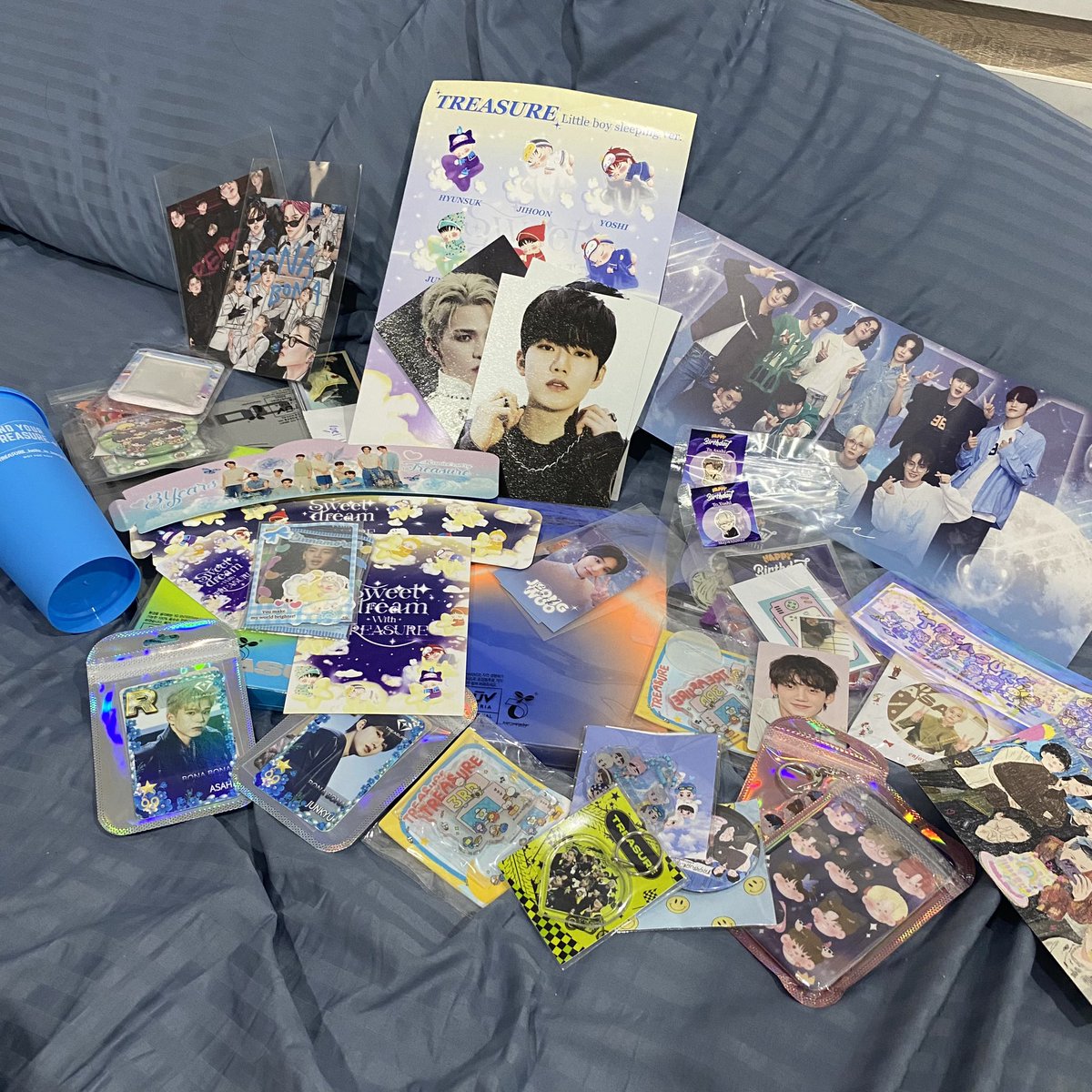 Chuun_dosi21's tweet photo. ขอบคุณทุกคนที่มามากๆนะคับบ ในฐานะคนจัดเฟ่ตอนแรกเหนื่อยมาก พอเห็นคนมาเยอะแล้วหายเหนื่อยจริงๆ☺️ ได้เล่นกิจกรรมกับคนในเฟ่เยอะมาก ทุกคนให้ความร่วมมือดีมากๆคับ🥺 ถ้าหากมีข้อผิดพลาดอะไรต้องขออภัยด้วยนะคับ🙏 (ดีใจที่คนชอบอาร์ตเวิร์คงาน คนทำหายปวดหลัง555)  #SweetdreamWithTREASURE https://t.co/DTL7nm030e