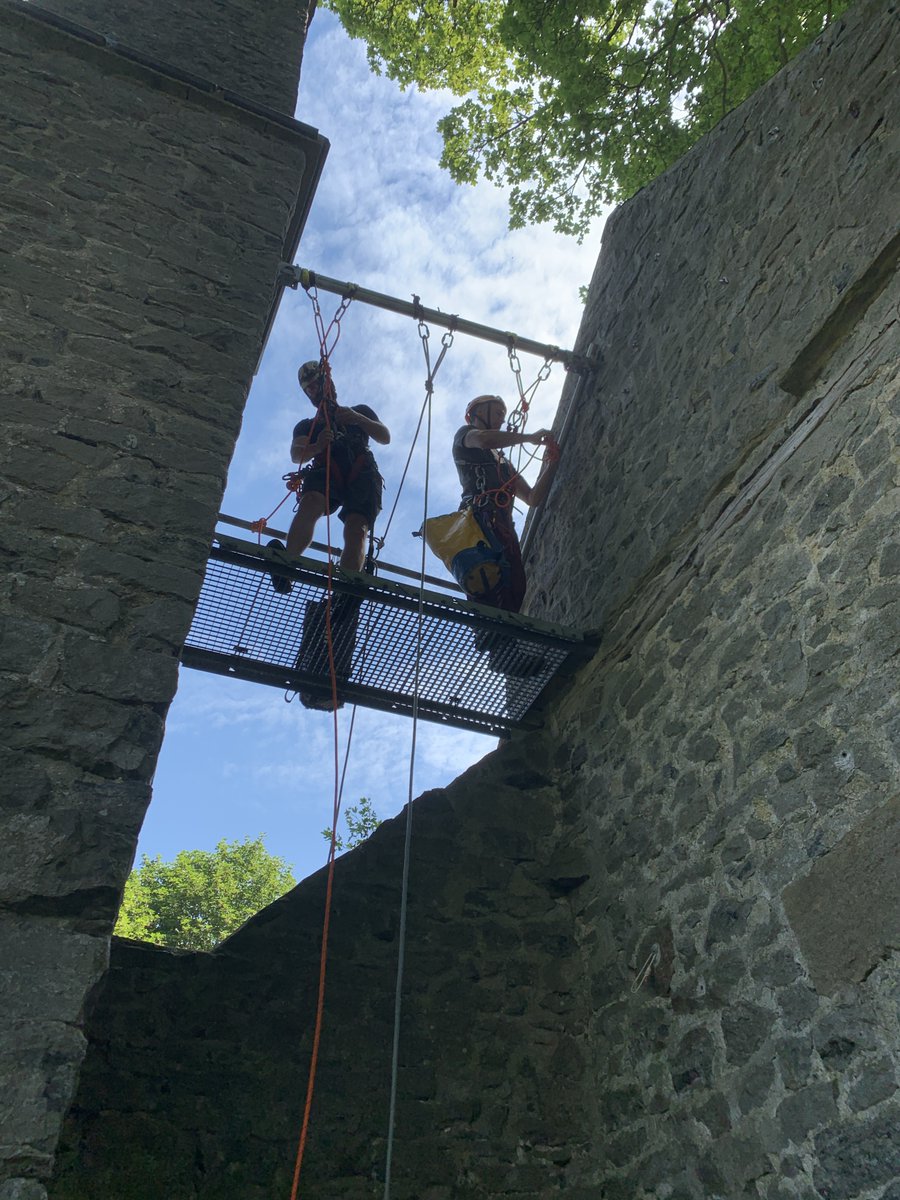 If there are any cavers or mine explorers left on here who might be interested in some SRT training, I have places available this Saturday: peakinstruction.com/training/singl…