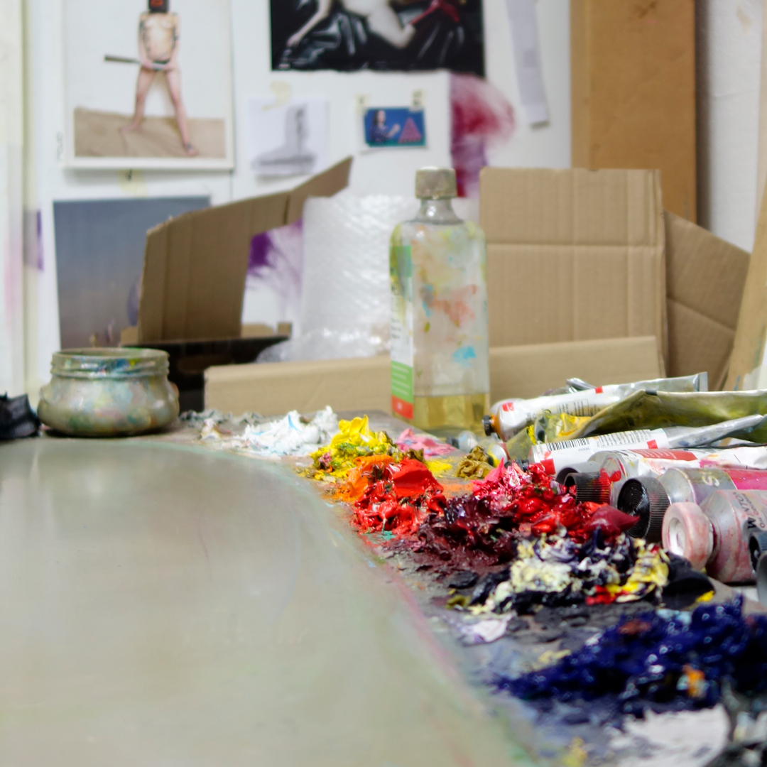 𝐄𝐧𝐭𝐫𝐚𝐫, 𝐬𝐚𝐥𝐢𝐫, 𝐥𝐥𝐞𝐠𝐚𝐫 𝐲 𝐦𝐚𝐫𝐜𝐡𝐚𝐫 𝐨𝐭𝐫𝐚 𝐯𝐞𝐳 🖌️ Por fin en Jaraba (creo) contando los días para la chapuzada. No sé la de veces que pisamos Madrid este verano como para tocar casa y volver a irnos. 🖼️ (1) Óleo s papel (2) Dibujo (3) Detalle (4) Estudio