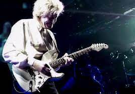 RockOthers's tweet photo. #AlmanaccoRock #TimRenwick by @boomerhill1968 Il 7 agosto del 1949 nasce Timothy John Pearson 'Tim' Renwick chitarrista inglese. Ha un numero notevole di collaborazioni e ricordiamo quelle con Pink Floyd Roger Waters, Rick Wright, David Bowie, Elton John e Procol Harum https://t.co/snr46WGQxA